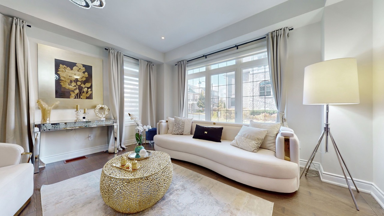 Photo of Livingroom in Lakeview