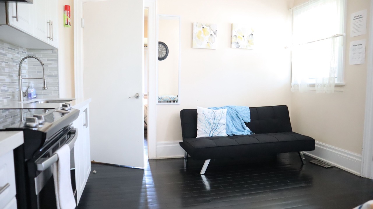 Photo of Livingroom in Vineland Station