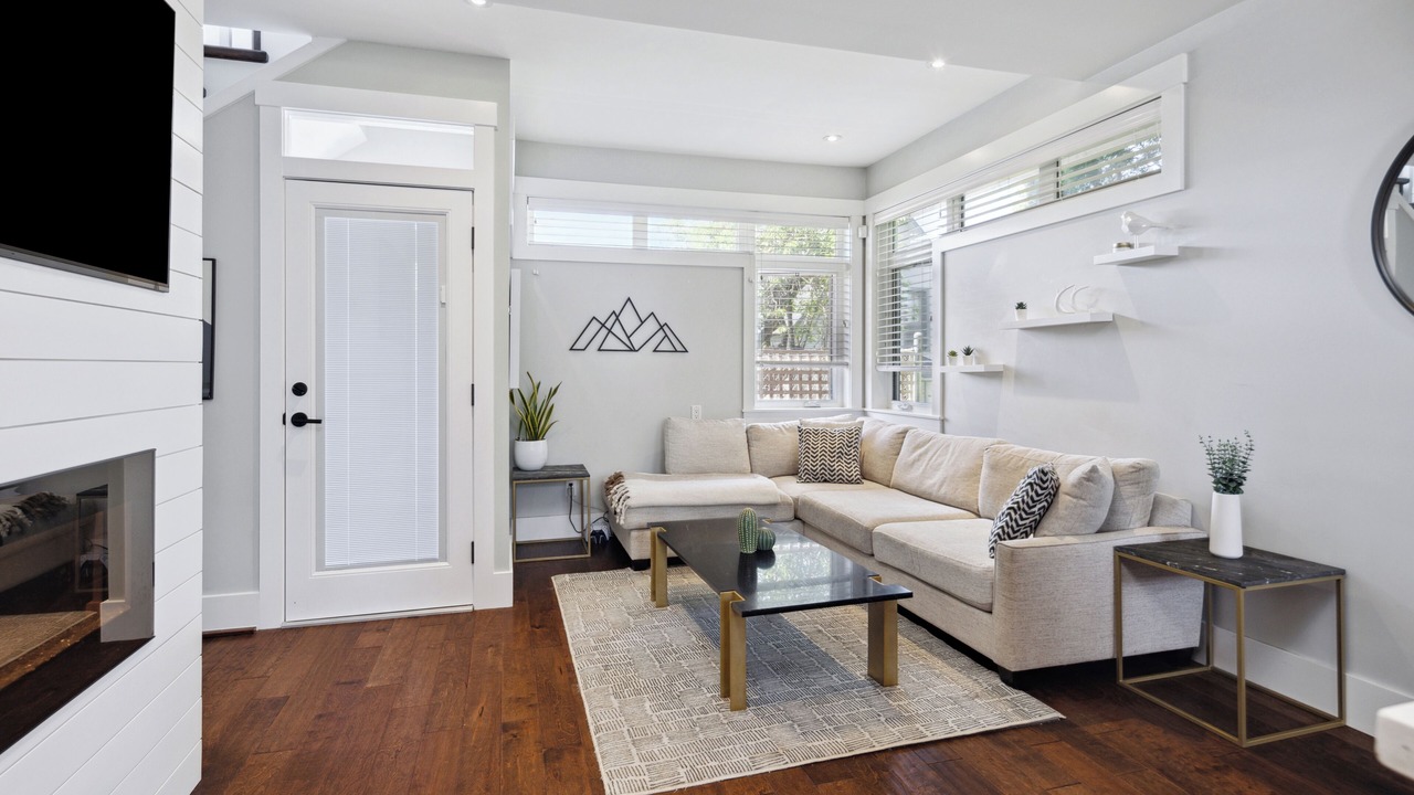 Photo of Livingroom in Lower Lonsdale