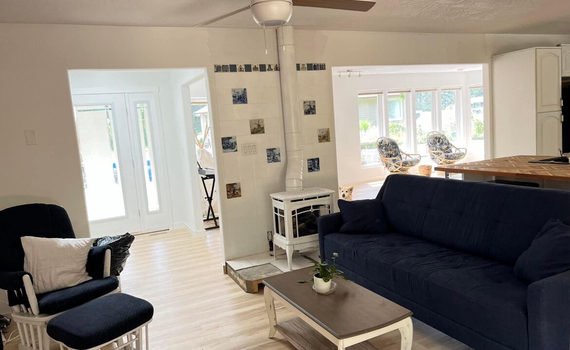 Photo of Livingroom in Fanny Bay
