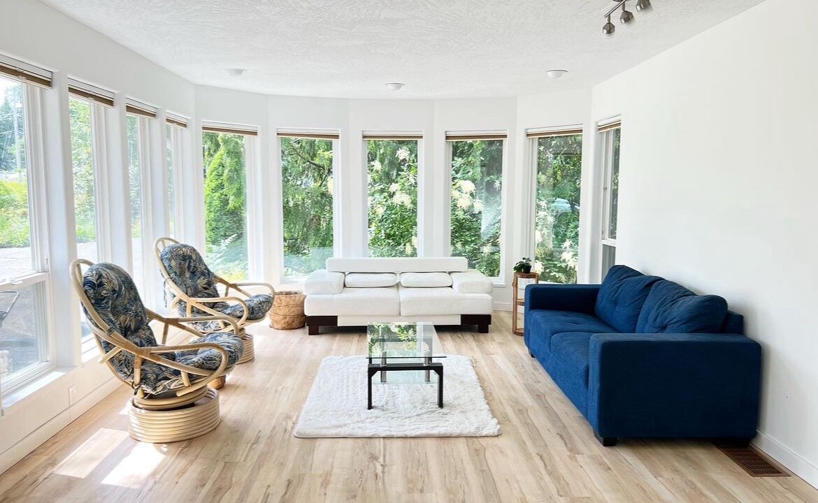 Photo of Livingroom in Fanny Bay