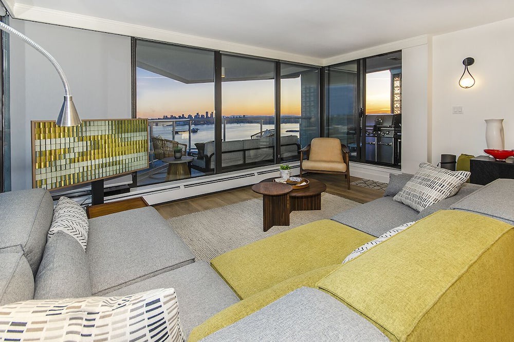 Photo of Livingroom in Lower Lonsdale