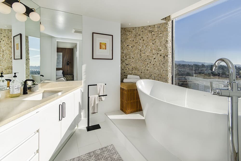 Photo of Bathroom in Lower Lonsdale