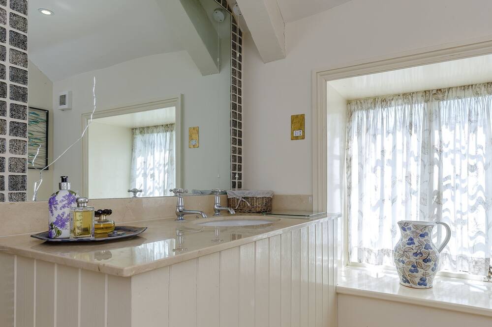 Photo of Kitchen in Swindon