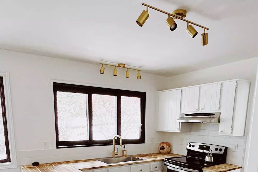 Photo of Kitchen in West Kelowna Estates