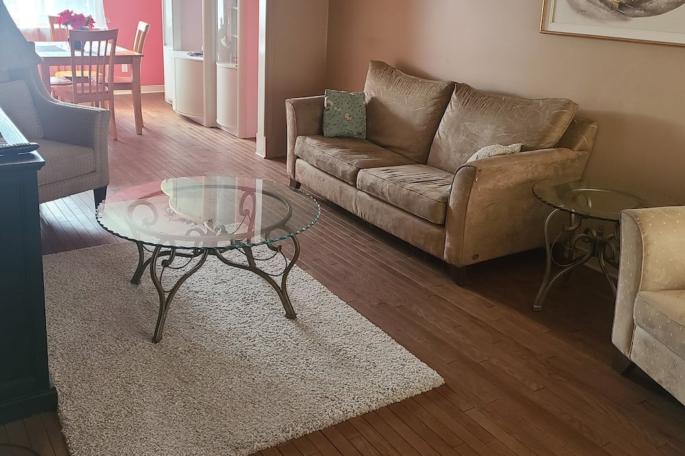 Photo of Livingroom in Ottawa Division