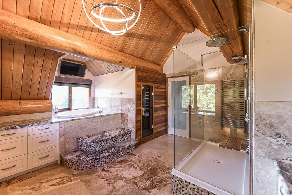 Photo of Bathroom in Courtenay