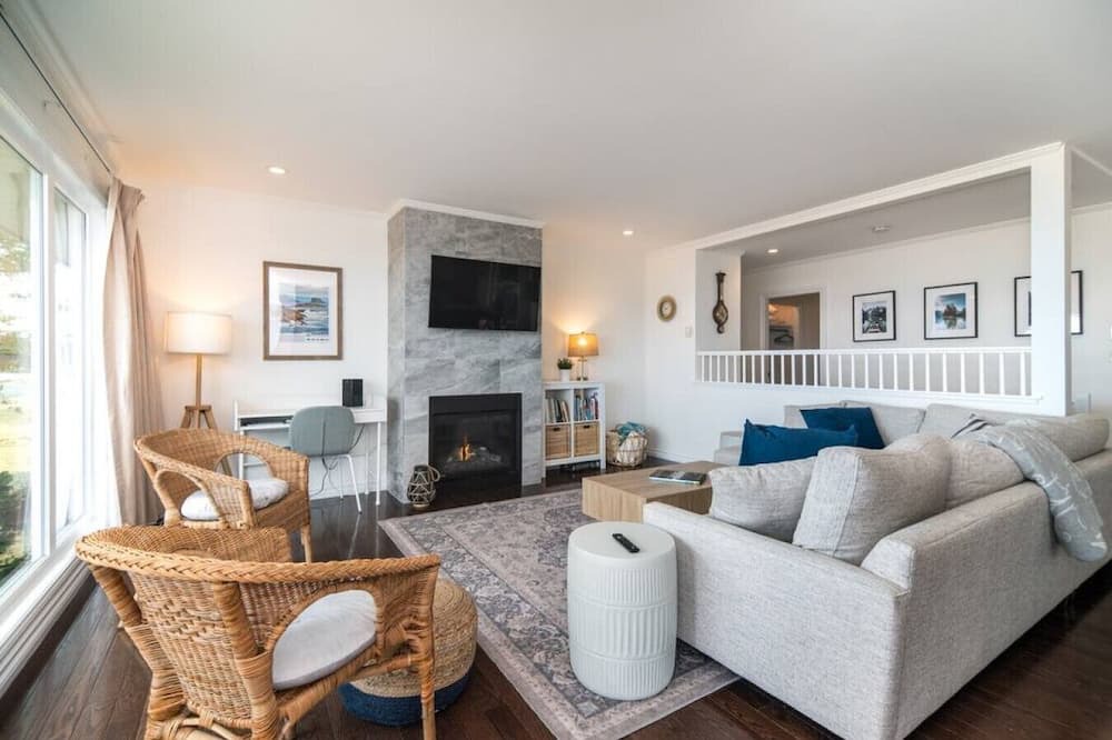 Photo of Livingroom in Campbell River