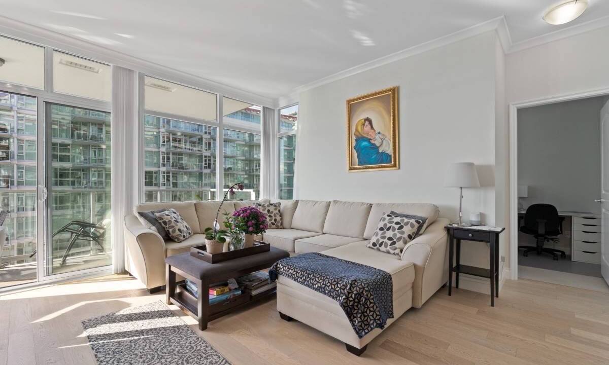 Photo of Livingroom in Lower Lonsdale