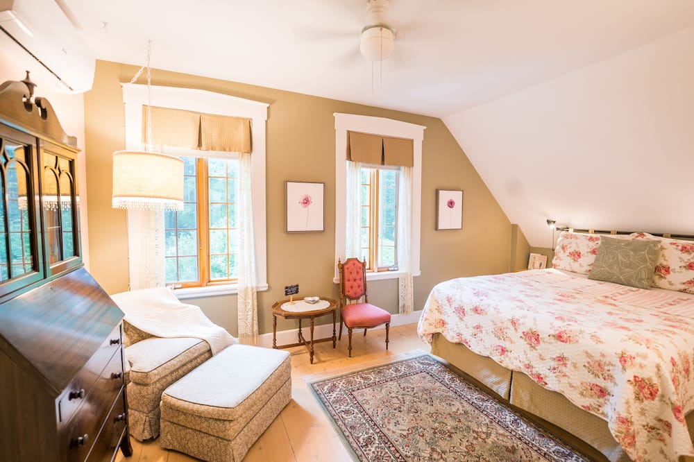 Photo of Bedroom in Bolton-Est