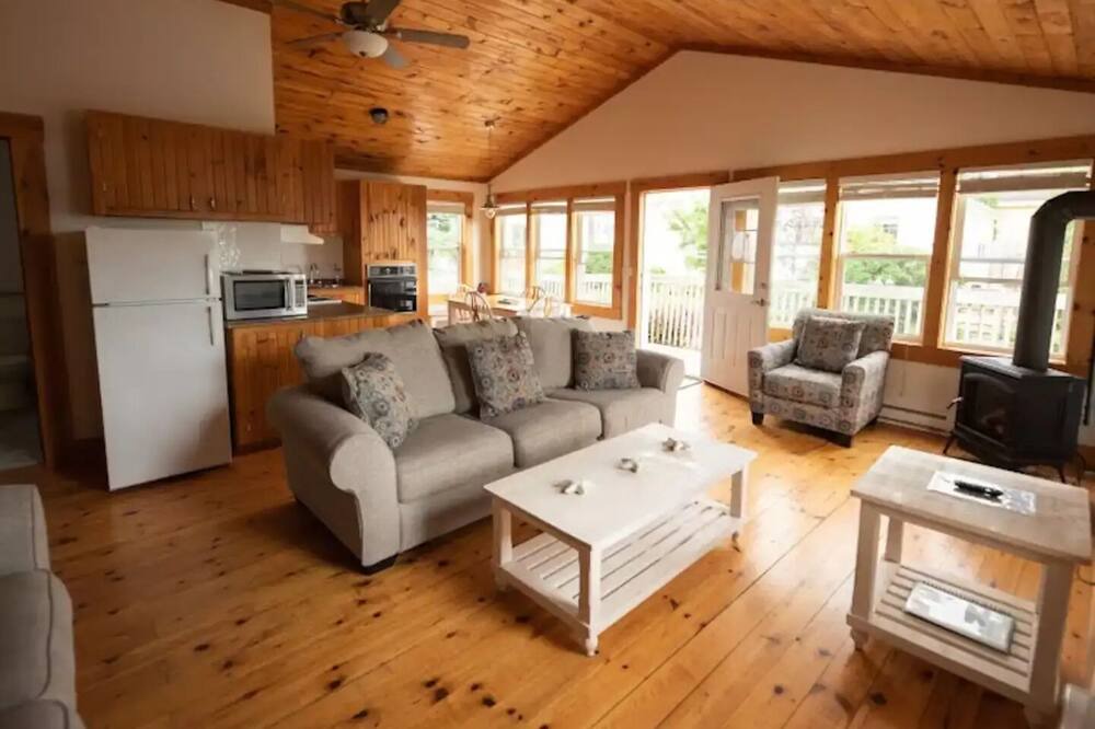 Photo of Livingroom in Boutiliers Point