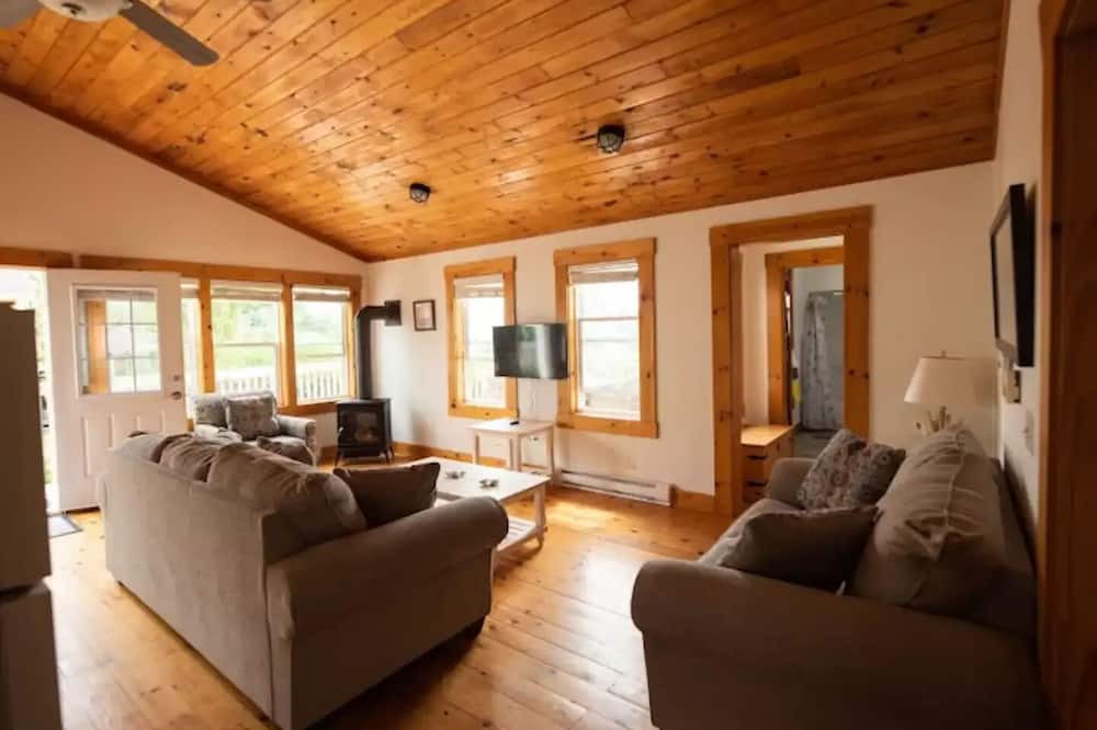 Photo of Livingroom in Boutiliers Point