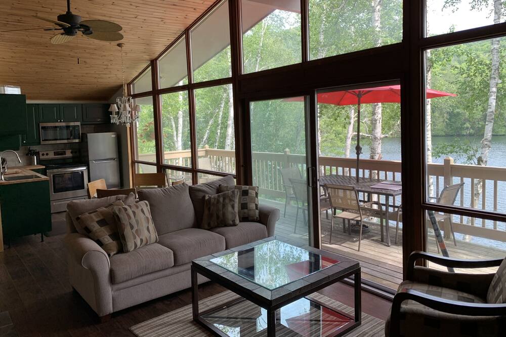 Photo of Livingroom in Amherst