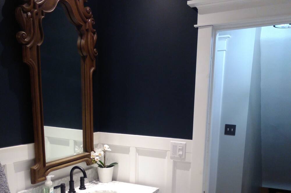 Photo of Bathroom in Beamsville