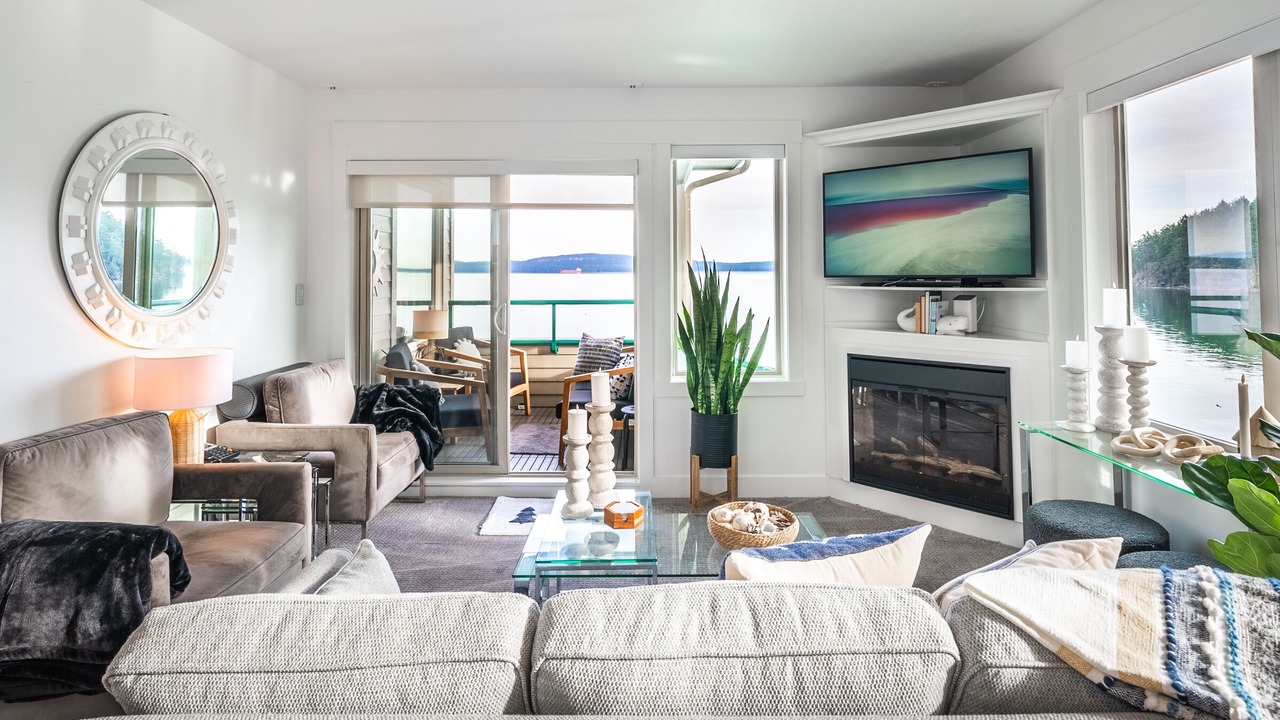 Photo of Livingroom in North Oyster