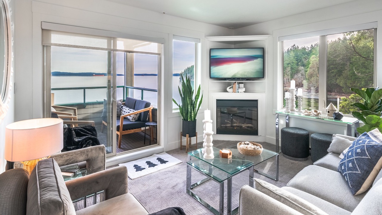 Photo of Livingroom in North Oyster