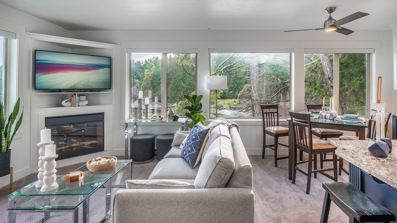 Photo of Livingroom in North Oyster