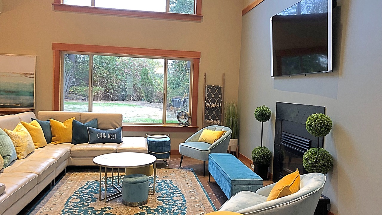Photo of Livingroom in Central Saanich