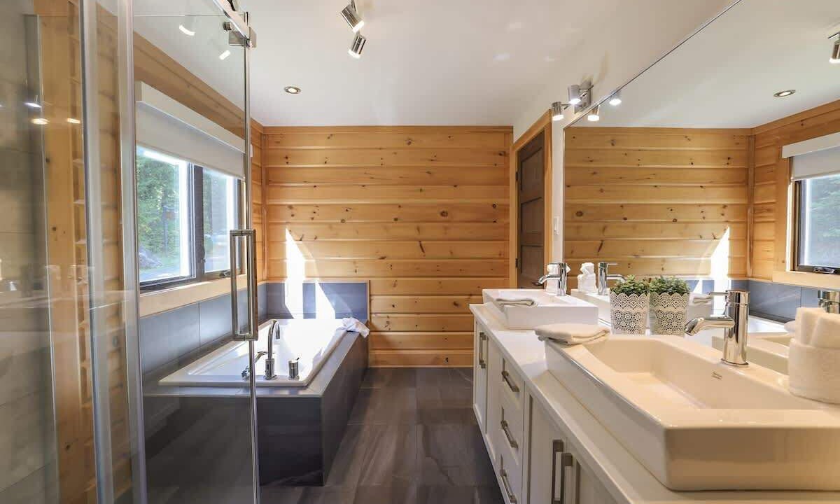 Photo of Bathroom in Sainte-Marguerite-du-Lac-Masson