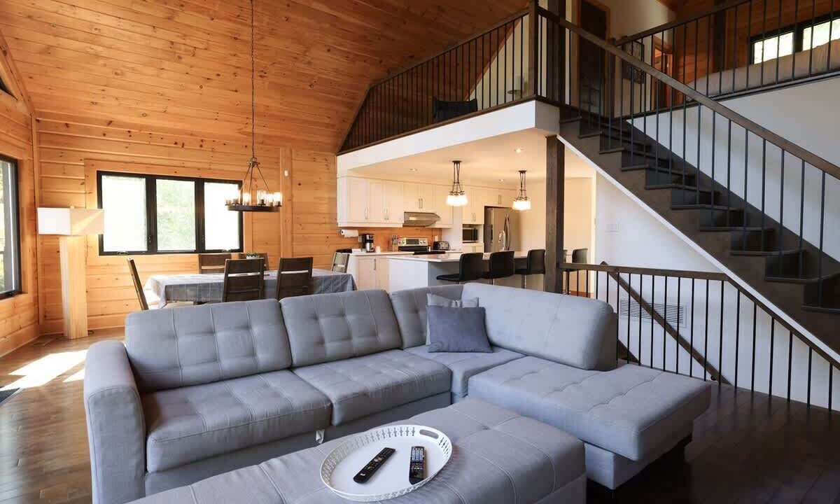 Photo of Livingroom in Sainte-Marguerite-du-Lac-Masson