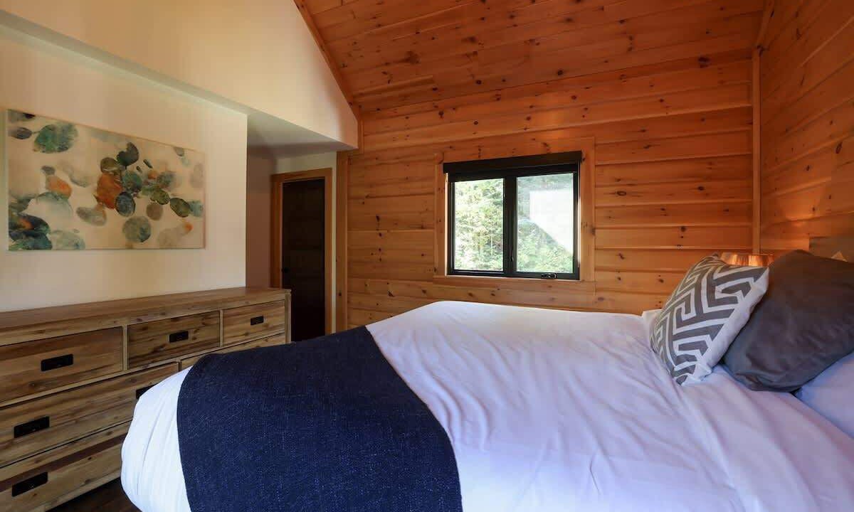Photo of Bedroom in Sainte-Marguerite-du-Lac-Masson
