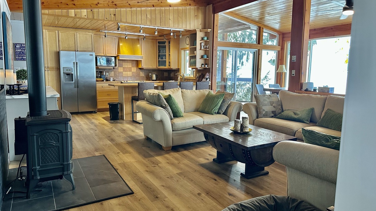 Photo of Livingroom in North Okanagan