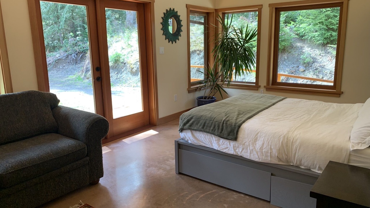Photo of Bedroom in Lake Cowichan