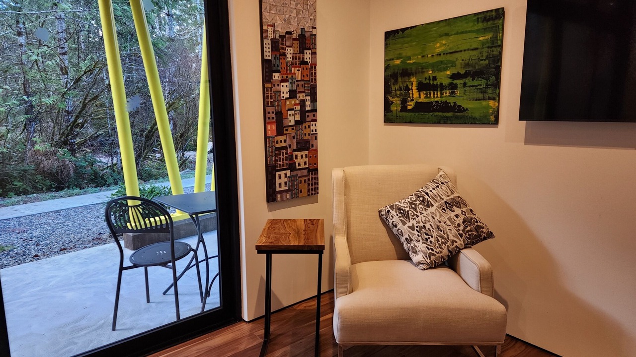 Photo of Livingroom in Madeira Park