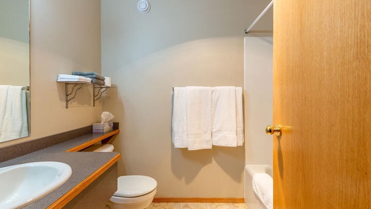 Photo of Bathroom in Division No. 3