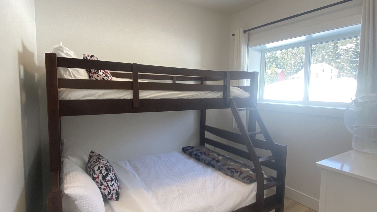 Photo of Bedroom in Hemlock Valley