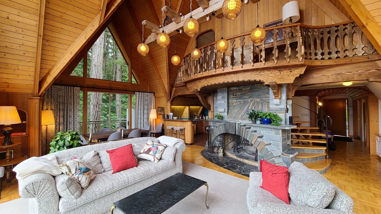 Photo of Livingroom in Juan de Fuca Electoral Area