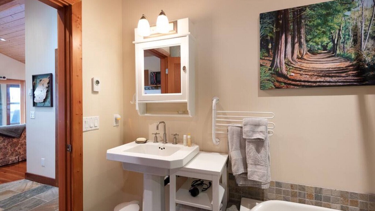 Photo of Bathroom in Bowen Island