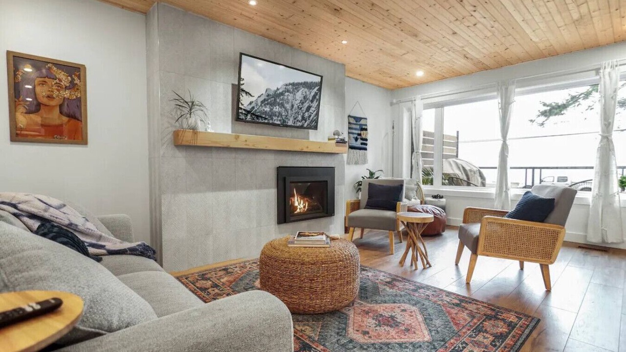 Photo of Livingroom in Campbell River