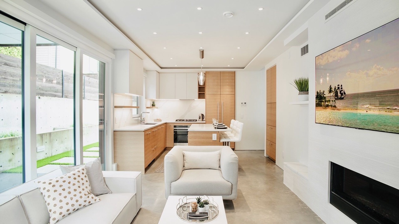 Photo of Livingroom in Lower Lonsdale