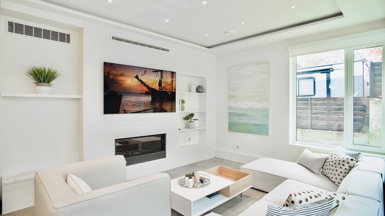 Photo of Livingroom in Lower Lonsdale