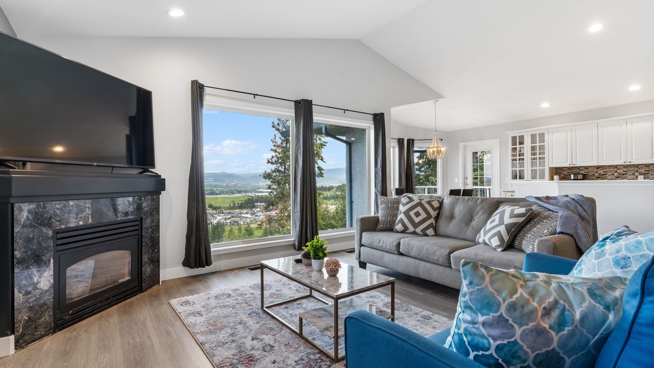 Photo of Livingroom in West Kelowna Estates