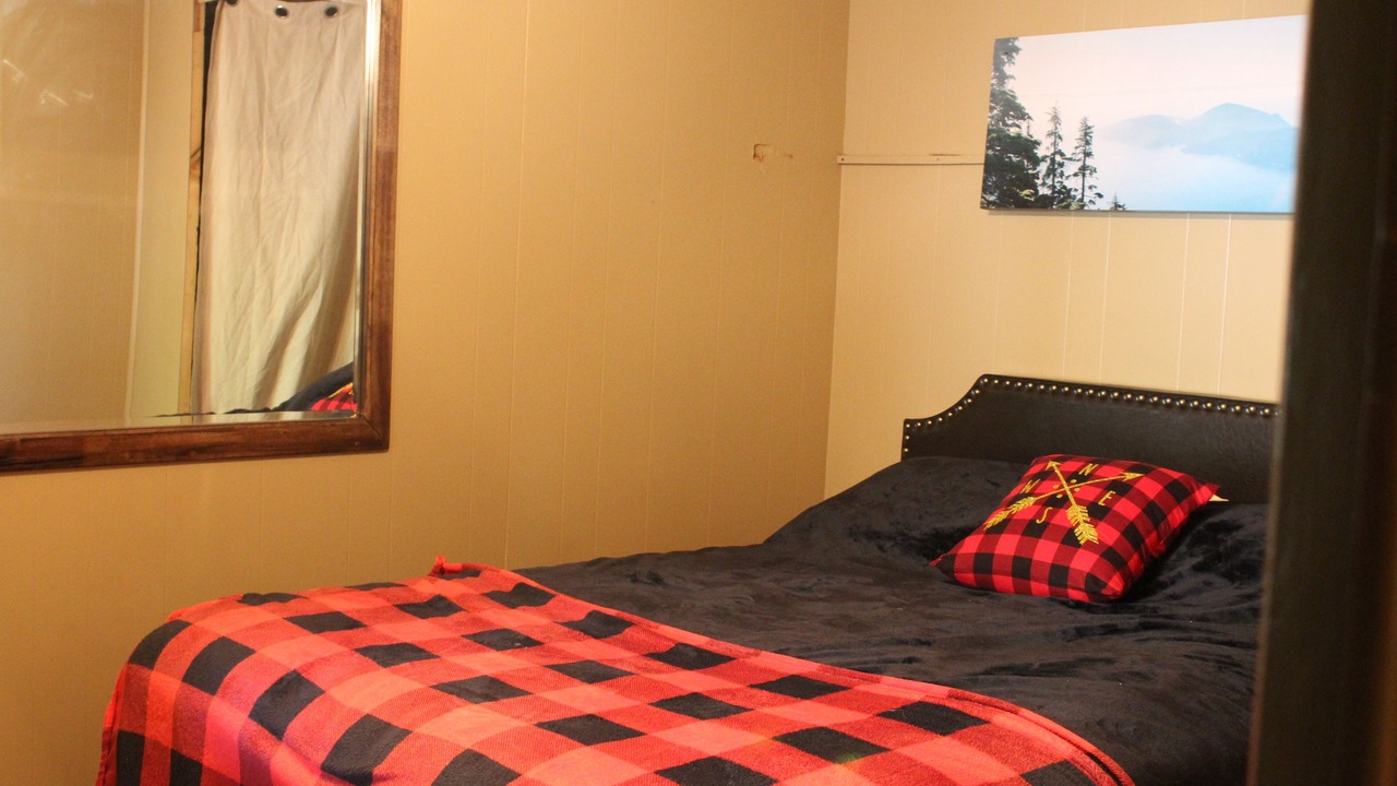 Photo of Bedroom in Sicamous