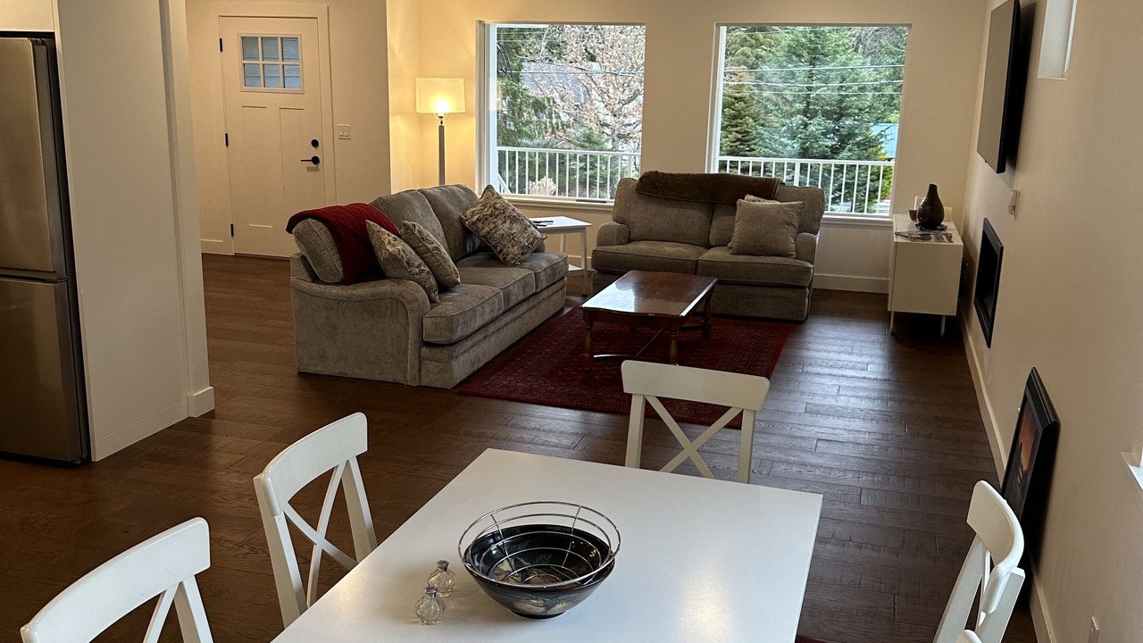 Photo of Livingroom in Madeira Park