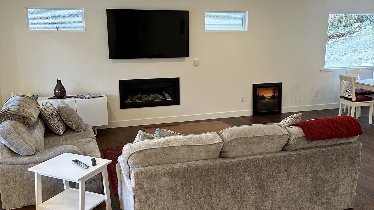 Photo of Livingroom in Madeira Park