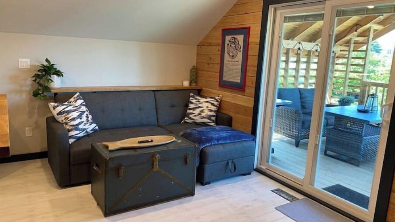 Photo of Livingroom in Campbell River