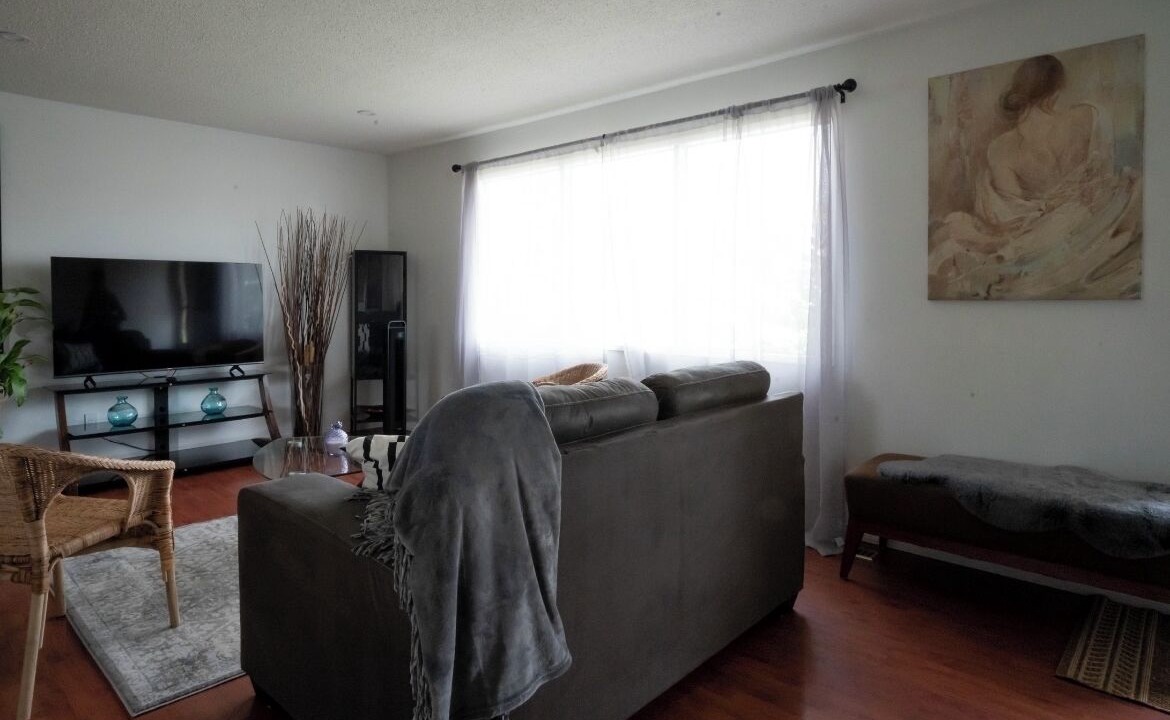 Photo of Livingroom in Leduc