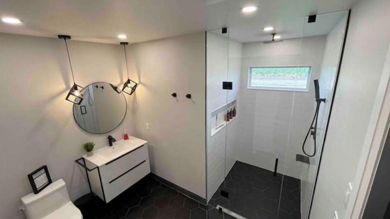 Photo of Bathroom in Jordan Station