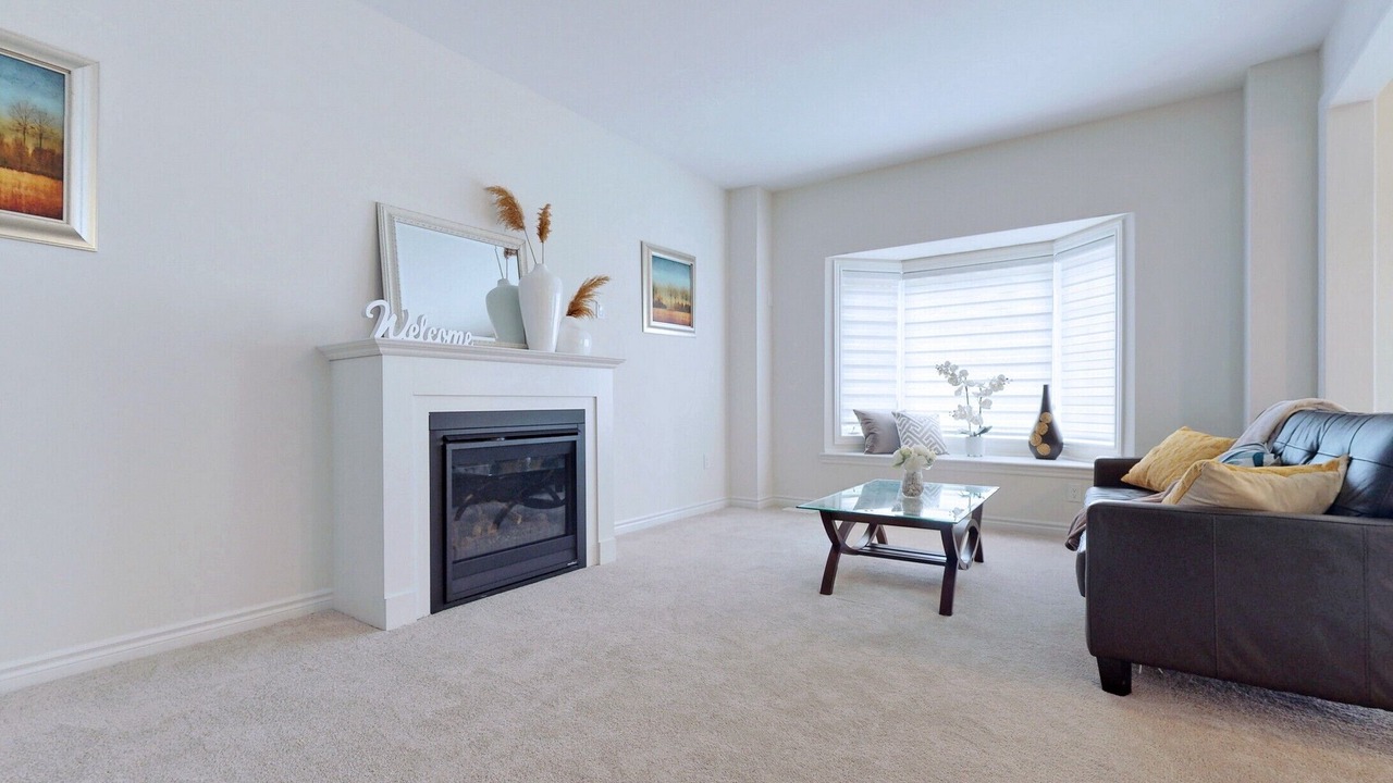Photo of Livingroom in Durham Region