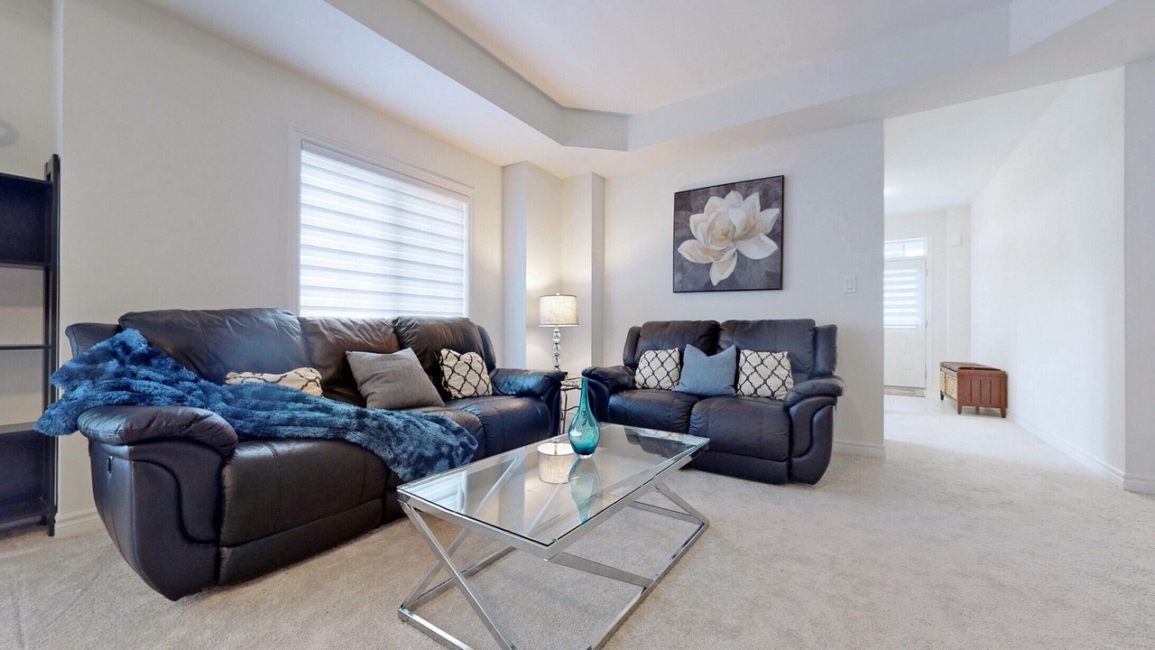 Photo of Livingroom in Durham Region
