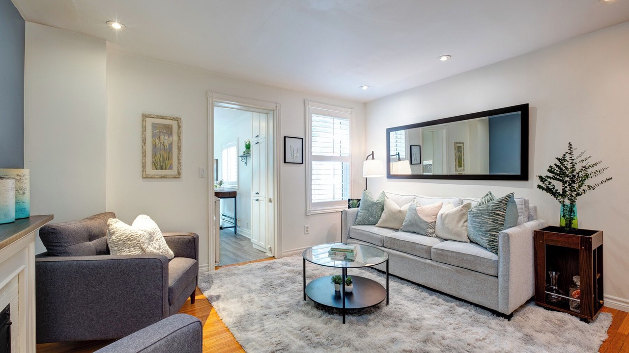 Photo of Livingroom in Birch Cliff