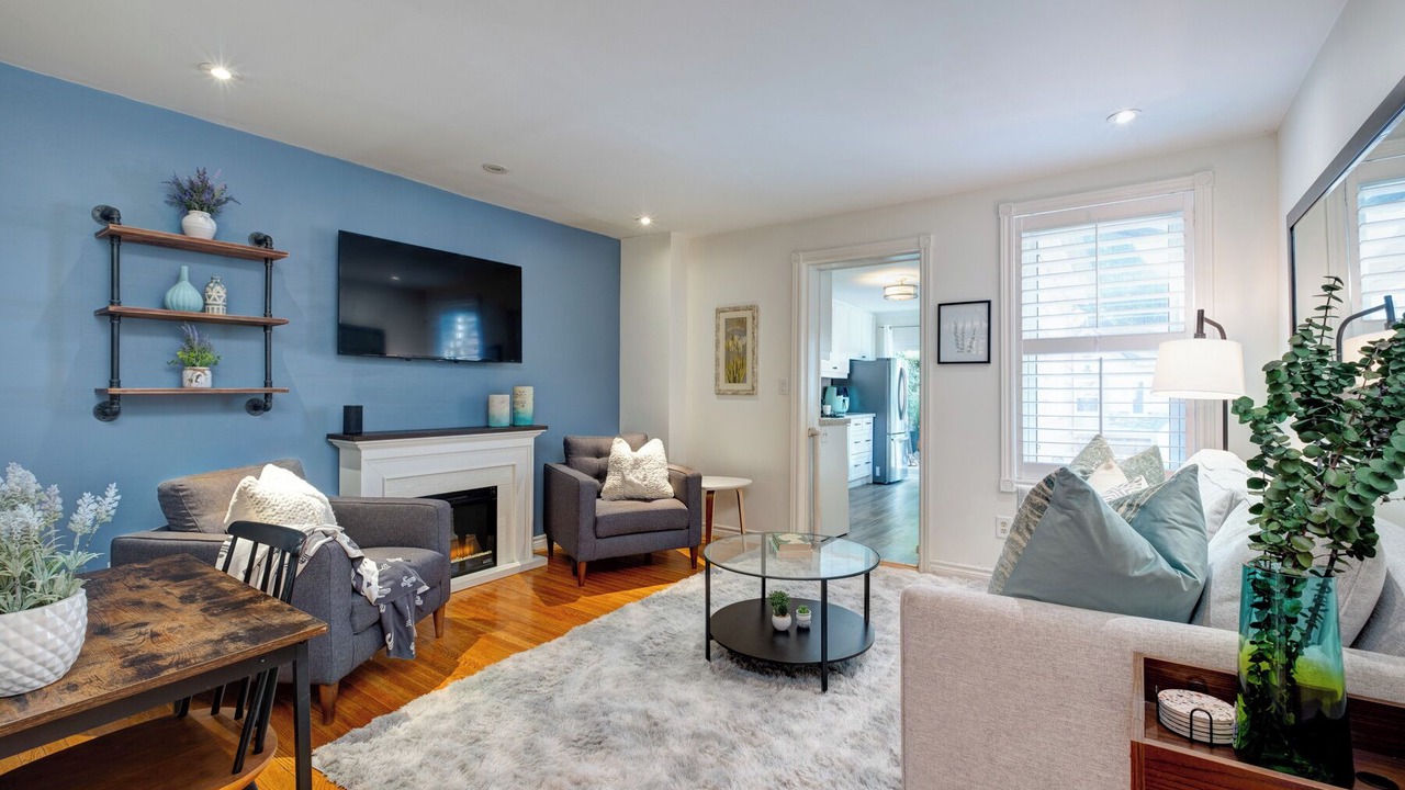 Photo of Livingroom in Birch Cliff