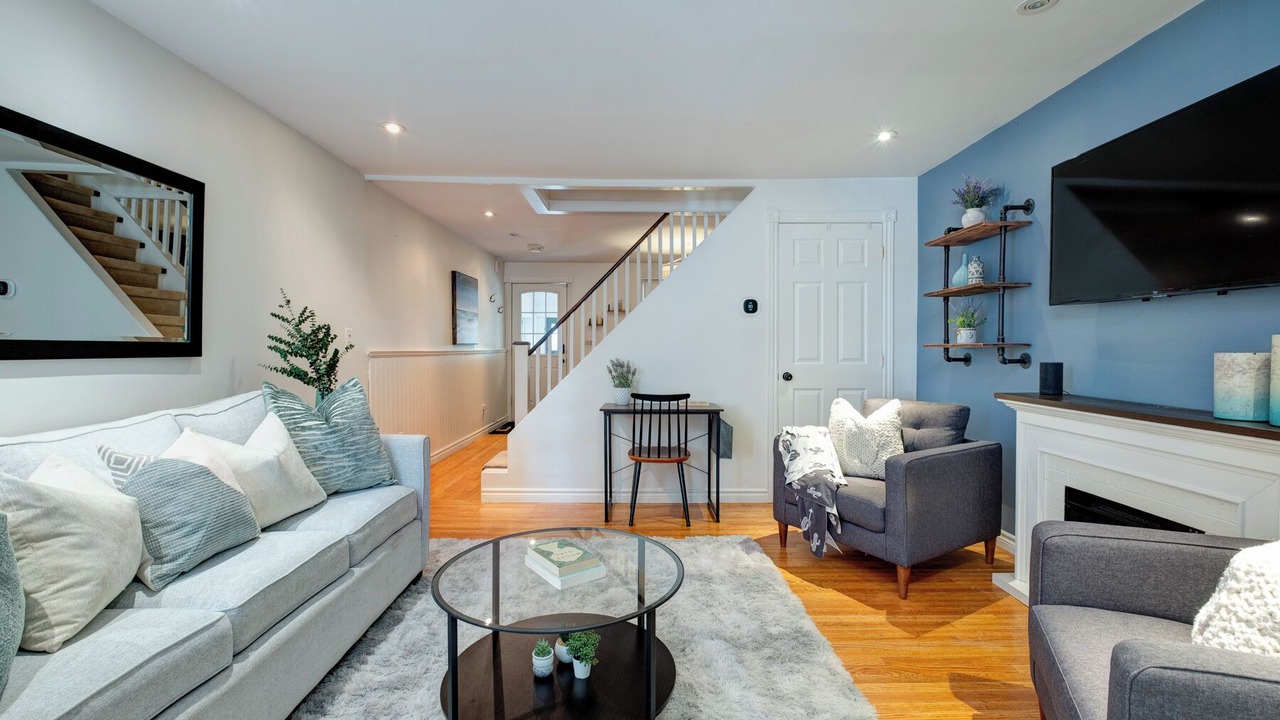 Photo of Livingroom in Birch Cliff