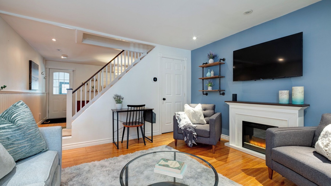 Photo of Livingroom in Birch Cliff