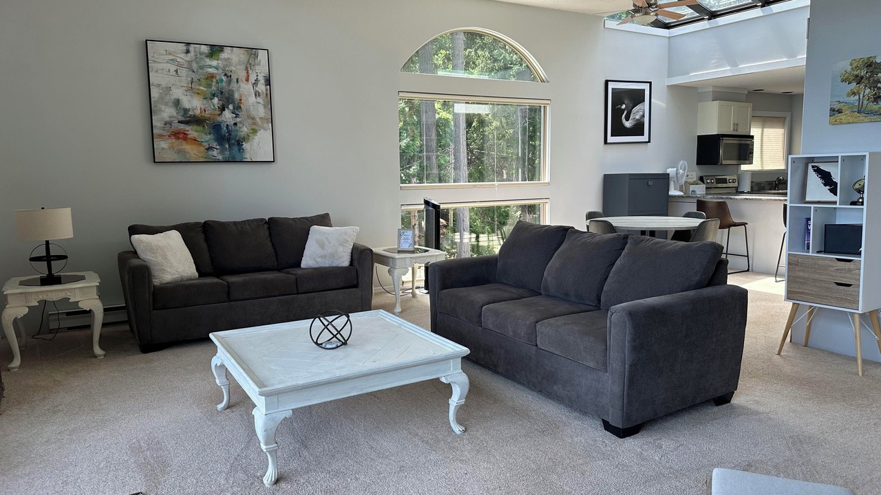 Photo of Livingroom in North Oyster