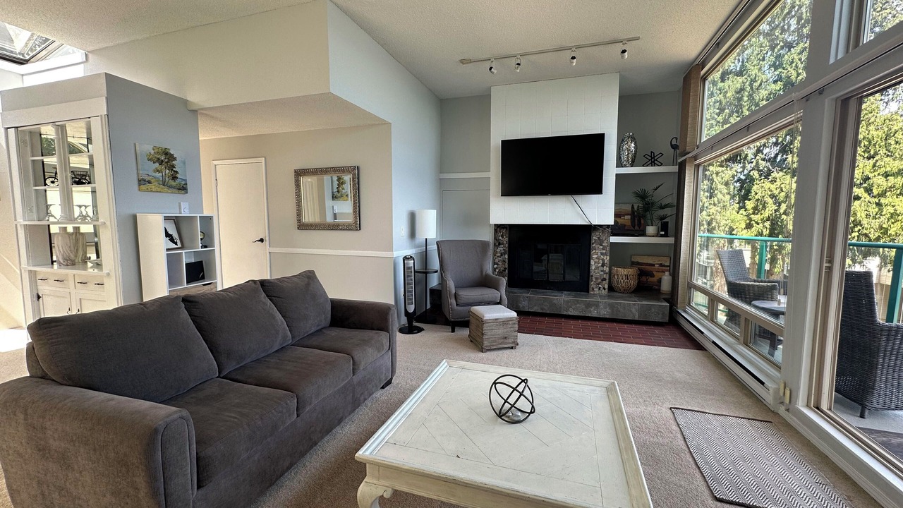 Photo of Livingroom in North Oyster
